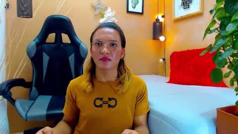 Snapshot of aslyhernandez chatting on September 19, 6:44 pm ASLY online show from September 19, 6:44 pm