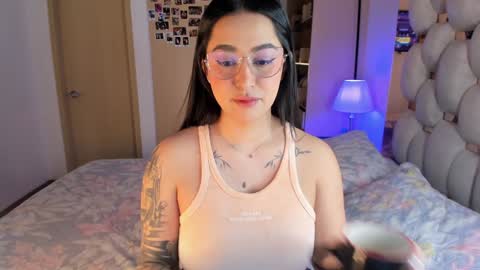 Snapshot of asshley__ chatting on January 28, 2:21 am Ashley online show from January 28, 2:21 am