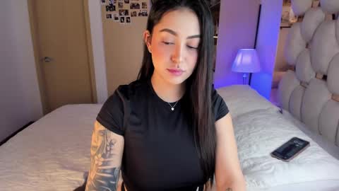 Snapshot of asshley__ chatting on February 23, 5:45 am Ashley online show from February 23, 5:45 am