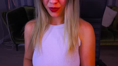 Snapshot of astraluxe_ chatting on January 26, 4:41 pm Asta online show from January 26, 4:41 pm