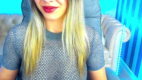 Snapshot of astraluxe_ chatting on February 1, 9:54 am Asta online show from February 1, 9:54 am