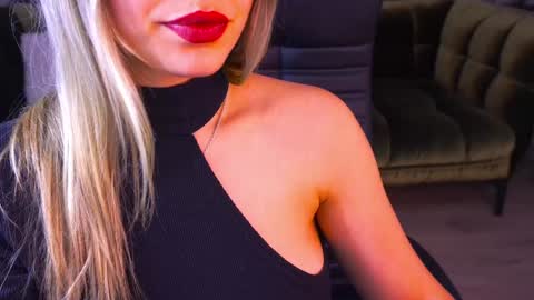 Snapshot of astraluxe_ chatting on January 24, 5:21 pm Asta online show from January 24, 5:21 pm