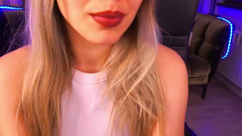 Snapshot of astraluxe_ chatting on January 27, 5:15 pm Asta online show from January 27, 5:15 pm