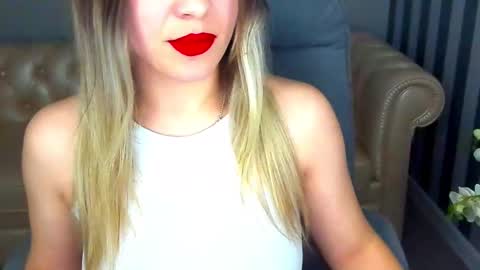 Snapshot of astraluxe_ chatting on February 23, 1:53 pm Asta online show from February 23, 1:53 pm