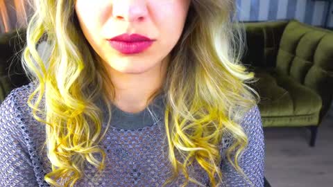 Snapshot of astraluxe_ chatting on January 19, 3:18 am Asta online show from January 19, 3:18 am