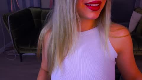 Snapshot of astraluxe_ chatting on January 26, 1:36 pm Asta online show from January 26, 1:36 pm