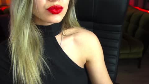 Snapshot of astraluxe_ chatting on February 8, 3:30 am Asta online show from February 8, 3:30 am