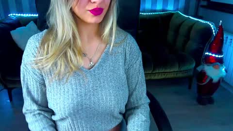 Snapshot of astraluxe_ chatting on December 26, 1:21 pm Asta online show from December 26, 1:21 pm