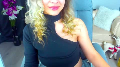 Snapshot of astraluxe_ chatting on December 28, 11:48 pm Asta online show from December 28, 11:48 pm