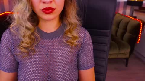 Snapshot of astraluxe_ chatting on January 25, 2:03 pm Asta online show from January 25, 2:03 pm