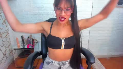 Snapshot of aura_love69 chatting on September 19, 4:38 am Monii Yi online show from September 19, 4:38 am