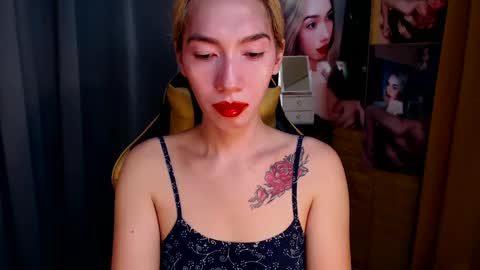 Snapshot of aurakharisma_xx chatting on February 14, 4:47 am Miss awra online show from February 14, 4:47 am
