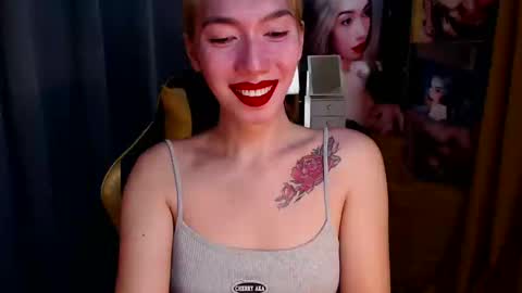 Snapshot of aurakharisma_xx chatting on February 24, 5:43 am Miss awra online show from February 24, 5:43 am