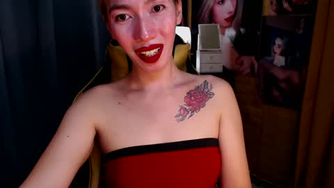 Snapshot of aurakharisma_xx chatting on March 11, 8:08 am Miss awra online show from March 11, 8:08 am