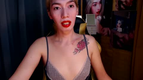Snapshot of aurakharisma_xx chatting on February 8, 5:29 am Miss awra online show from February 8, 5:29 am
