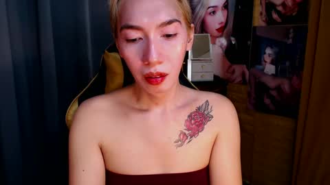 Snapshot of aurakharisma_xx chatting on February 19, 6:55 am Miss awra online show from February 19, 6:55 am