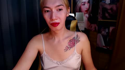 Snapshot of aurakharisma_xx chatting on January 12, 5:24 am Miss awra online show from January 12, 5:24 am