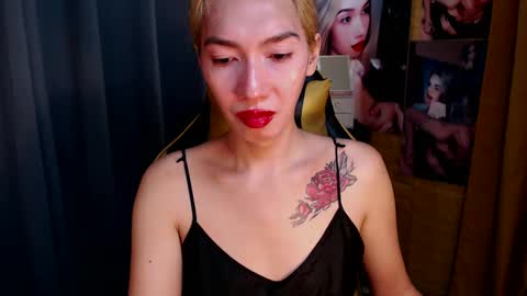 Snapshot of aurakharisma_xx chatting on January 23, 5:24 am Miss awra online show from January 23, 5:24 am