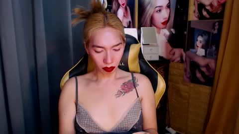 Snapshot of aurakharisma_xx chatting on February 26, 8:39 am Miss awra online show from February 26, 8:39 am