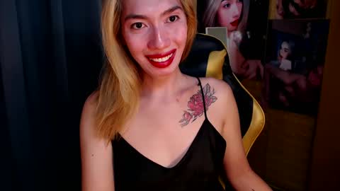 Snapshot of aurakharisma_xx chatting on February 4, 3:33 am Miss awra online show from February 4, 3:33 am