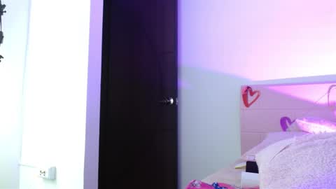Snapshot of aurora_blossom__ chatting on February 26, 3:32 pm Aurora online show from February 26, 3:32 pm