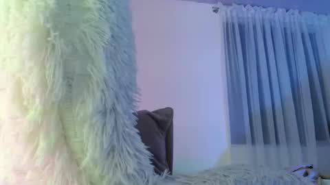 Snapshot of aurora_blossom__ chatting on September 20, 1:08 am Aurora online show from September 20, 1:08 am