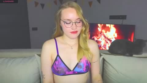 Kate online show from December 2, 7:33 pm