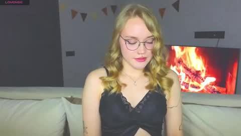 Kate online show from December 7, 3:47 pm