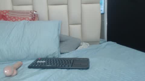 auroraa_miller online show from January 3, 3:22 pm