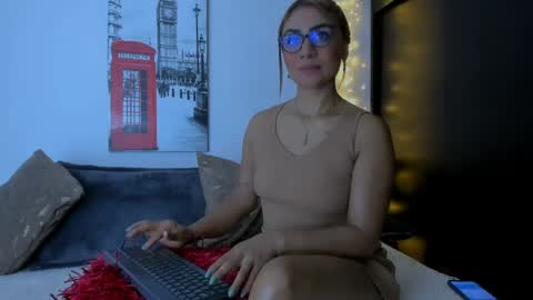 Aurora Ponce online show from February 22, 4:40 am