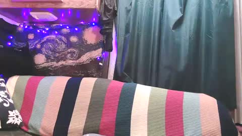 Snapshot of average_girl222 chatting on March 8, 3:13 pm raven blue online show from March 8, 3:13 pm
