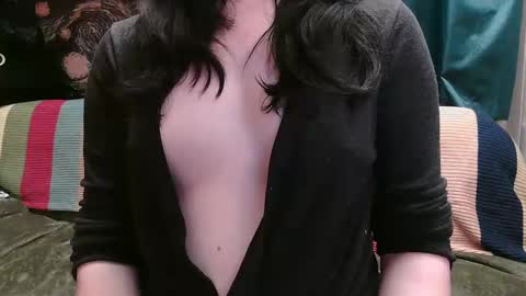 Snapshot of average_girl222 chatting on February 27, 4:35 am raven blue online show from February 27, 4:35 am
