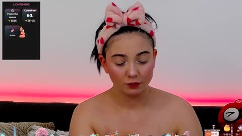 AveryWillow online show from February 1, 12:04 pm