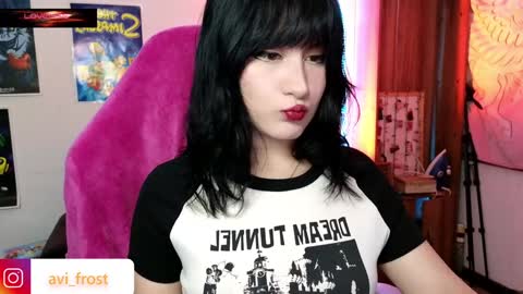 Snapshot of avi_frost chatting on January 10, 7:04 am Saraaaa independent model 3 online show from January 10, 7:04 am