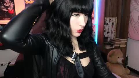 Snapshot of avi_frost chatting on February 9, 11:14 am Saraaaa independent model 3 online show from February 9, 11:14 am