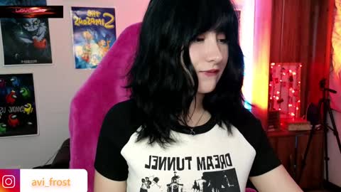 Snapshot of avi_frost chatting on January 10, 10:06 am Saraaaa independent model 3 online show from January 10, 10:06 am