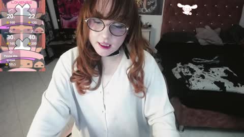 Snapshot of avril2809 chatting on December 7, 1:41 am Abril online show from December 7, 1:41 am