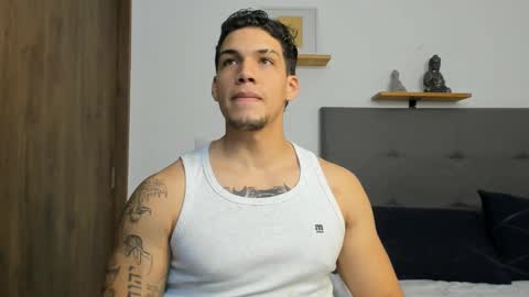 INDEPENDENT MODEL  online show from September 9, 4:45 am