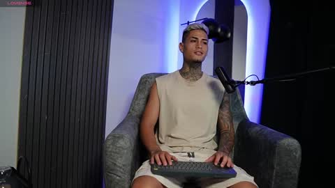 Agustin online show from December 18, 11:51 pm