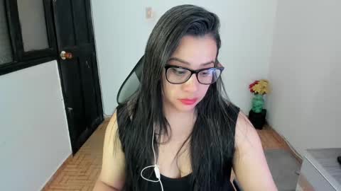 SandyMODELINDEPENDIENT online show from March 4, 7:41 am