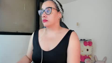 SandyMODELINDEPENDIENT online show from February 19, 7:39 am