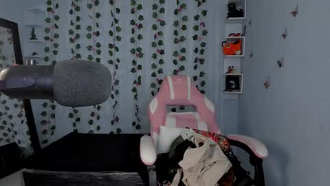Snapshot of azumi_saan chatting on September 16, 2:13 am azumi saan online show from September 16, 2:13 am