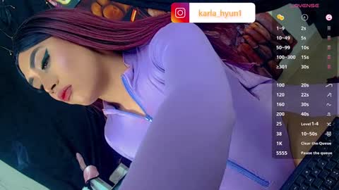 hyun online show from March 1, 2:44 pm