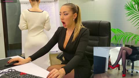Snapshot of babesgowild chatting on January 29, 8:56 pm Olivia and Lexi online show from January 29, 8:56 pm