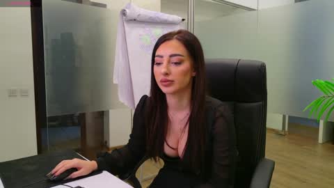 Snapshot of babesgowild chatting on January 20, 8:40 pm Olivia and Lexi online show from January 20, 8:40 pm