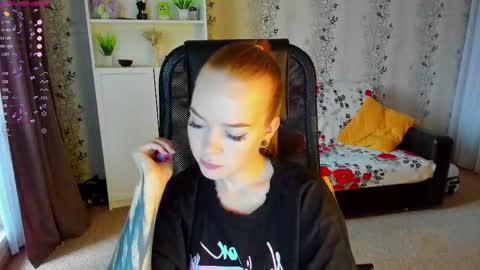 Snapshot of babyfoxyy chatting on February 25, 12:27 pm maddy online show from February 25, 12:27 pm