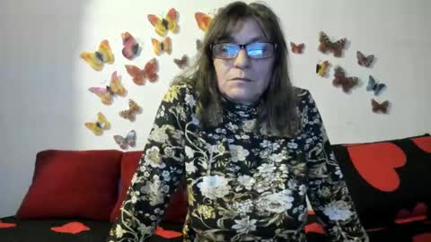 Snapshot of badgg chatting on December 21, 3:20 pm Gina online show from December 21, 3:20 pm