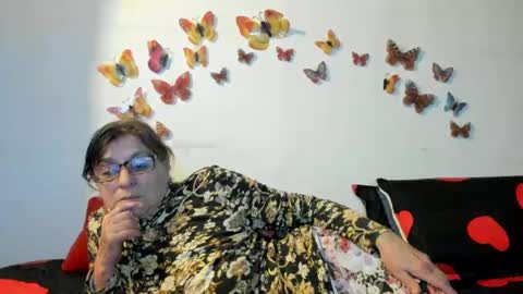 Snapshot of badgg chatting on December 22, 5:21 pm Gina online show from December 22, 5:21 pm