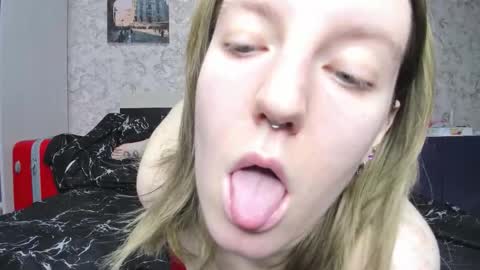 Snapshot of baiambel_mi chatting on September 17, 3:48 pm holly online show from September 17, 3:48 pm