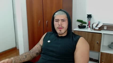 Snapshot of baltazardupont chatting on February 28, 12:42 pm Andres - online show from February 28, 12:42 pm